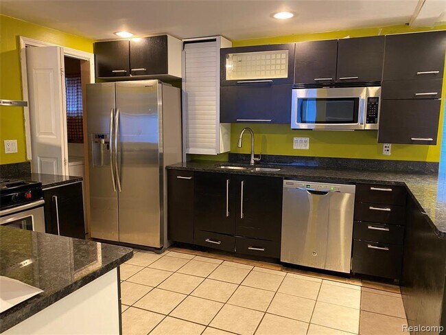 Foto del edificio - 22851 Purdue Ave