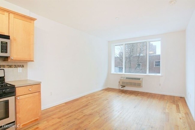 Building Photo - 414 E 118th St