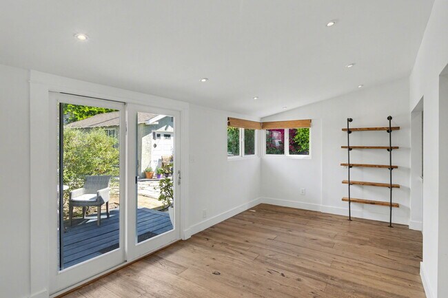 Foto del edificio - 6609 Leland Way