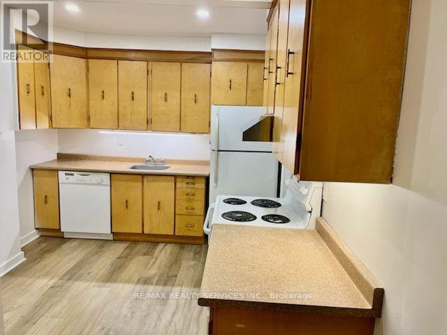 Photo du bâtiment - 100 George Henry Blvd