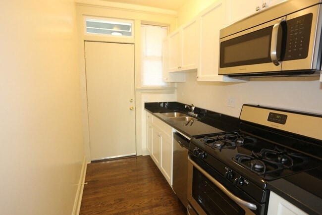 Building Photo - 4718 N Racine Ave