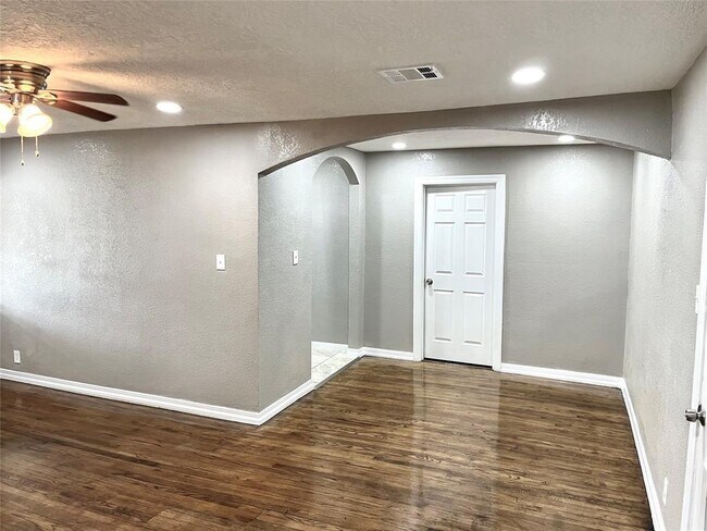 Building Photo - 6655 Myrtle St