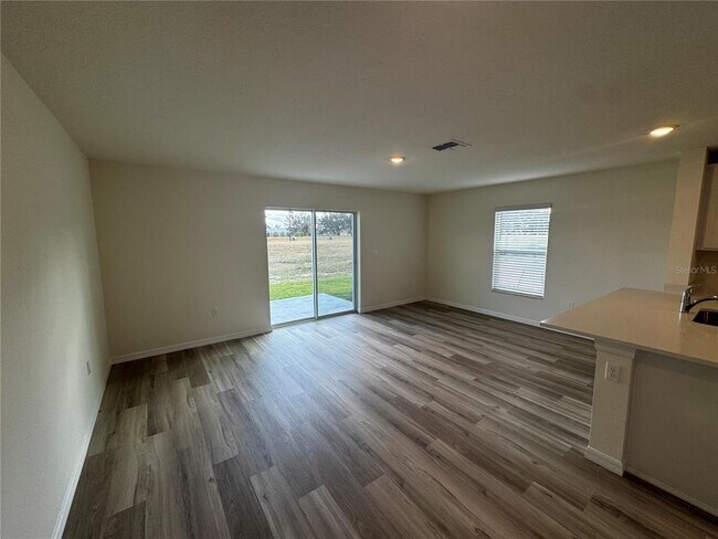 Foto del edificio - 8381 Gower Trl