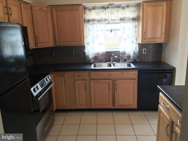 Building Photo - 2913 Madeira Ct