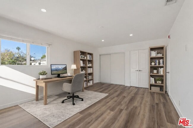 Foto del edificio - 9588 W Olympic Blvd