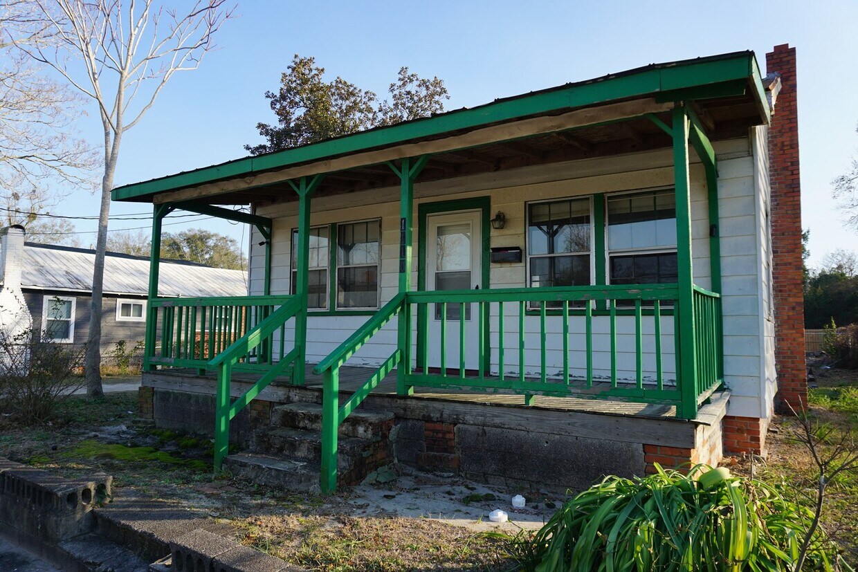 Primary Photo - 2BR/1BA Home Downtown - $900/month - Pet F...
