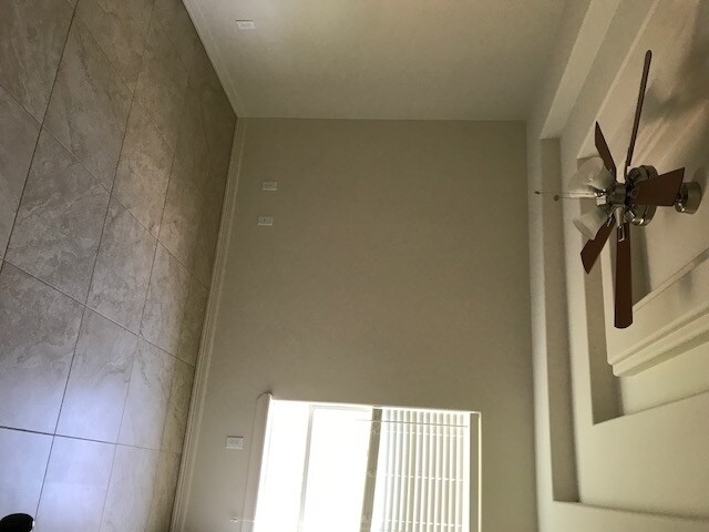 Foto del interior - 2503 E Franklin Ave