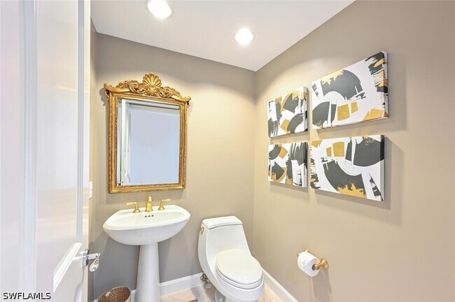 Foto del edificio - 8665 Bay Colony Dr