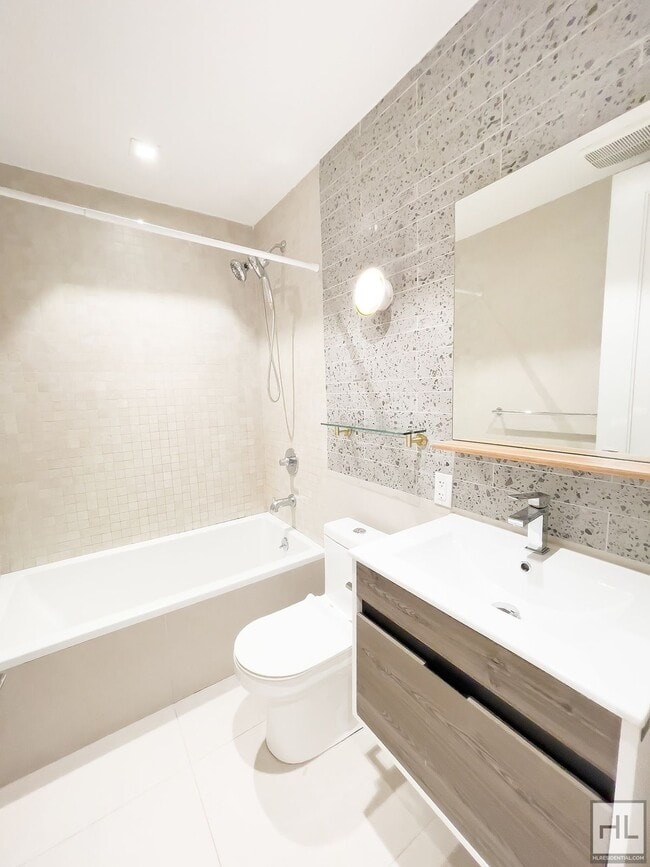Foto del edificio - EAST 96 STREET / 2-Bed 1-Bath