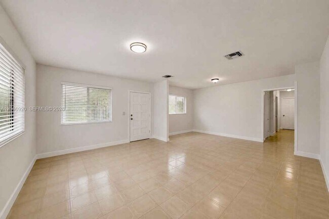 Foto del edificio - 8636 NW 35th Pl