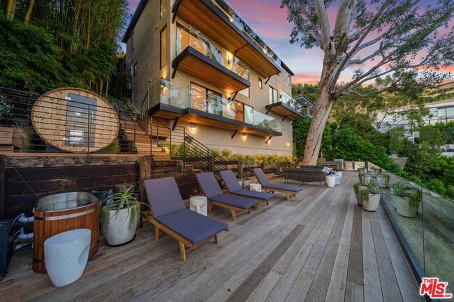 Foto del edificio - 8800 Hollywood Blvd