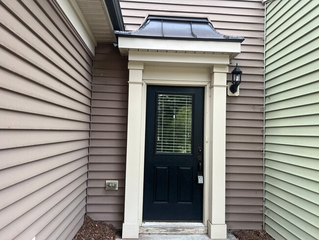Building Photo - 2108 Chipley Dr