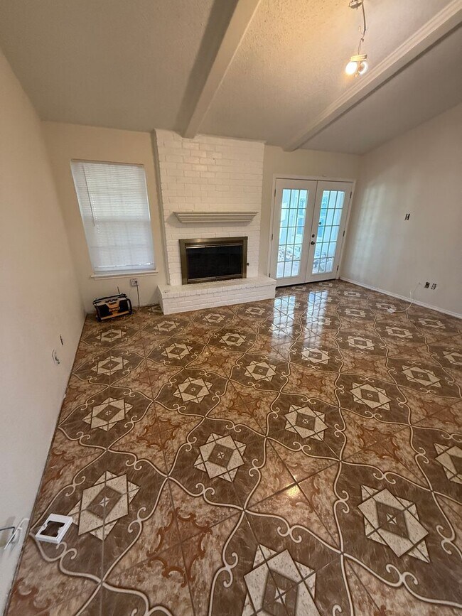 Foto del edificio - AVAILABLE NOW!! 3/2/2 near west end and LCU