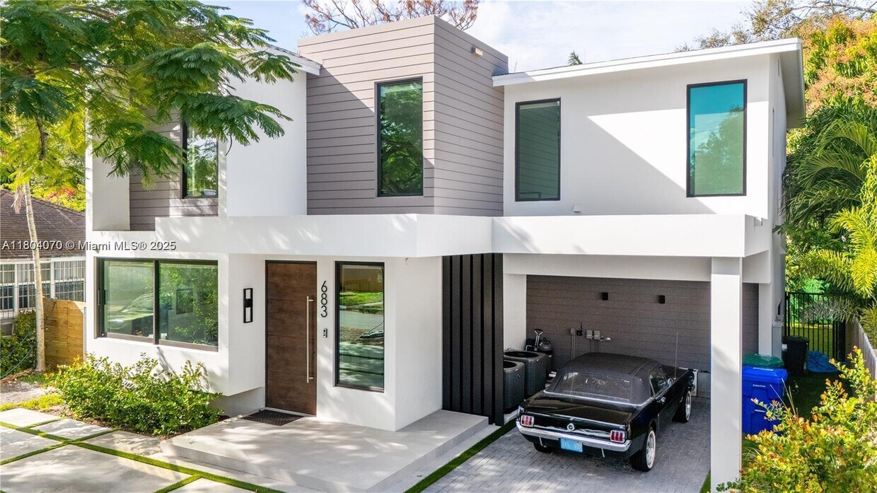 Foto principal - 683 NE 68th St