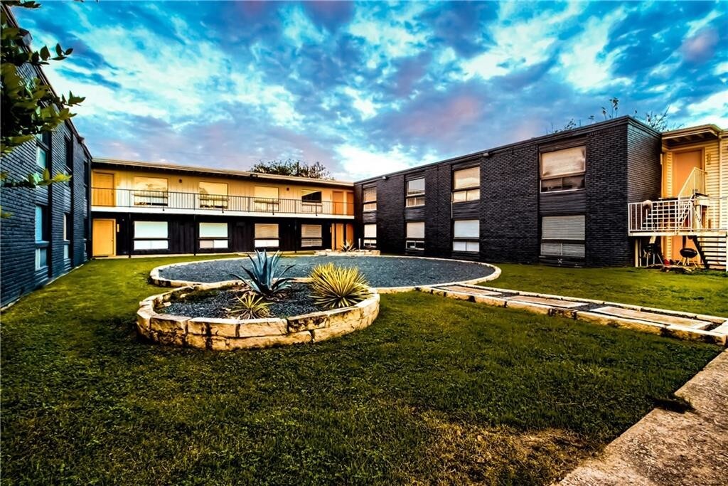 Foto principal - 1200 E 52nd St