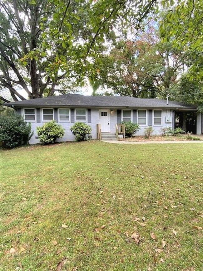 Updated Spacious Ranch Home House Rental in Decatur, GA
