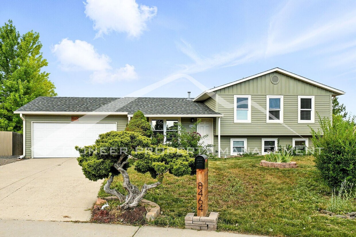 Primary Photo - Charming Home with Washer/Dryer and Fenced...