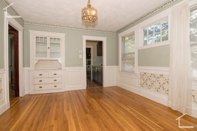 Foto del edificio - No Brokers Fee, No Security Deposit, In-Unit Washer and Dryer, Pets Friendly, Eat-in Kitchen DEck...