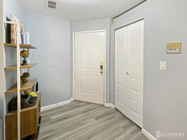 Foto del edificio - 5062 Beech Ct