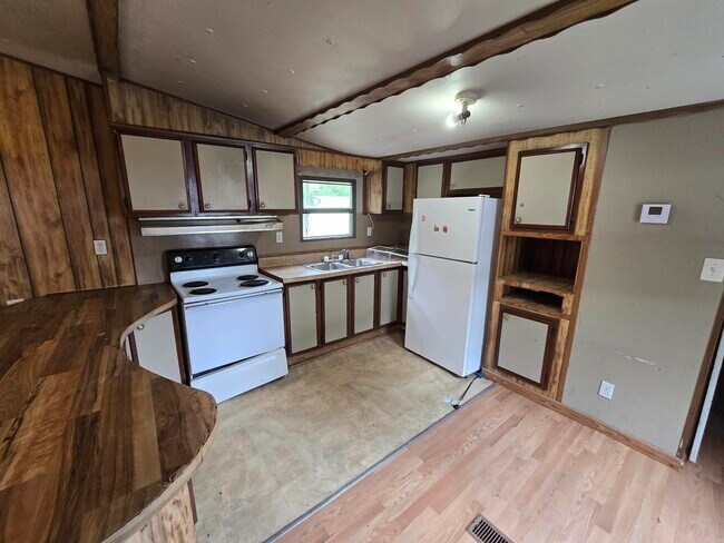 Foto del edificio - 2136 Cliffwood Rd
