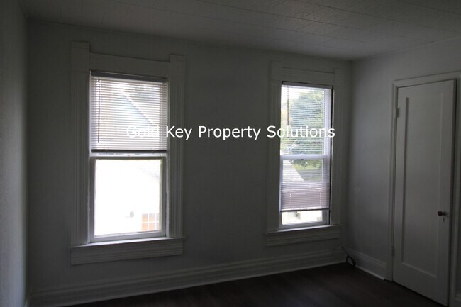 Building Photo - 1719 S Elm St