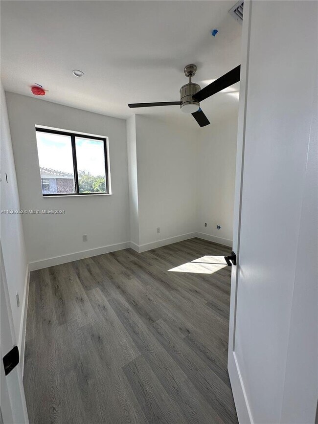 Foto del edificio - 4631 SW 32nd Ave