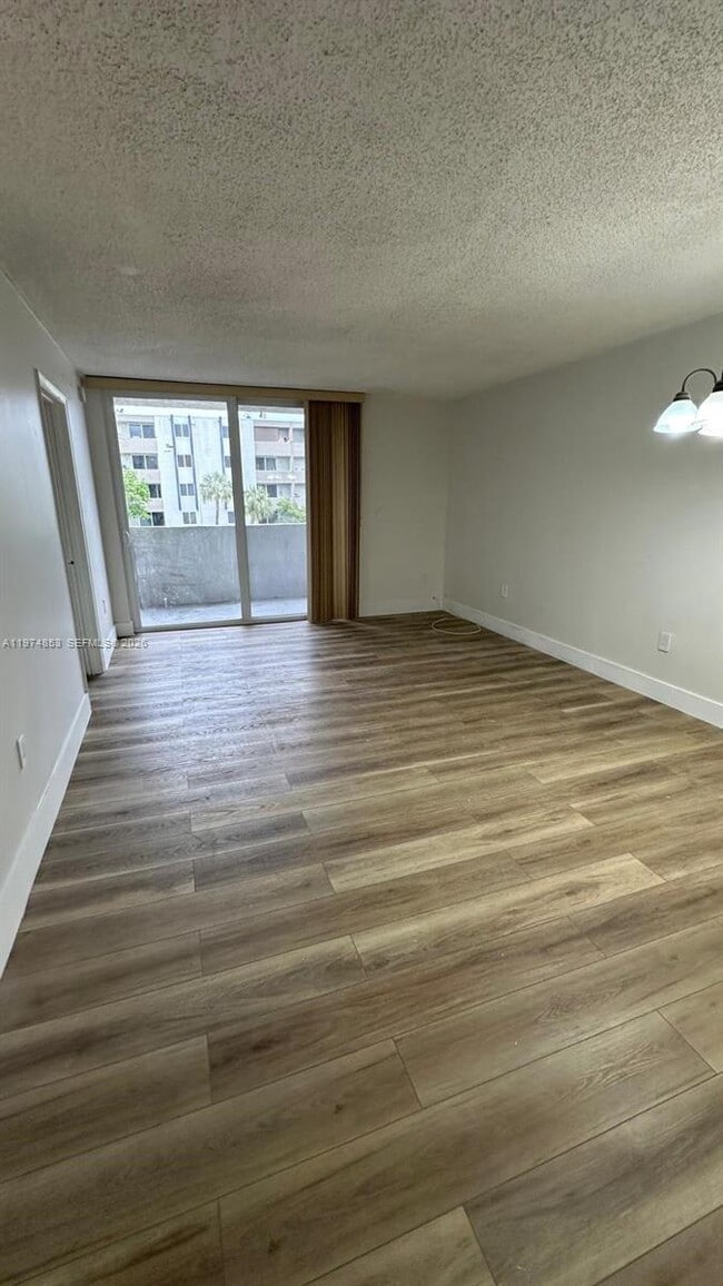 Foto del edificio - 10000 NW 80th Ct