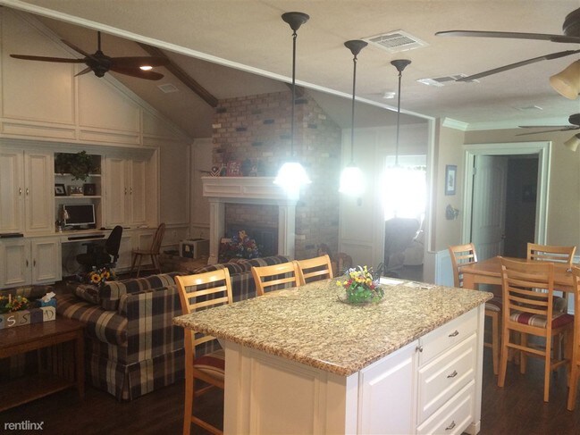 Building Photo - 5 br, 3.5 bath House - 2818 Cherry Creek Cir