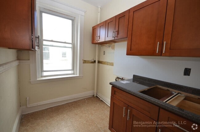 Building Photo - 8 Egremont Rd