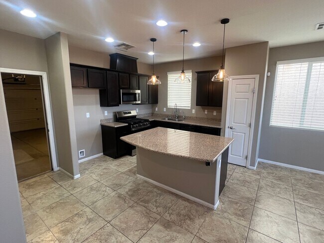 Building Photo - Located in the Southwest 3 Bed | 2.5 Bath | Loft | 2-Car Garage spacious backyard