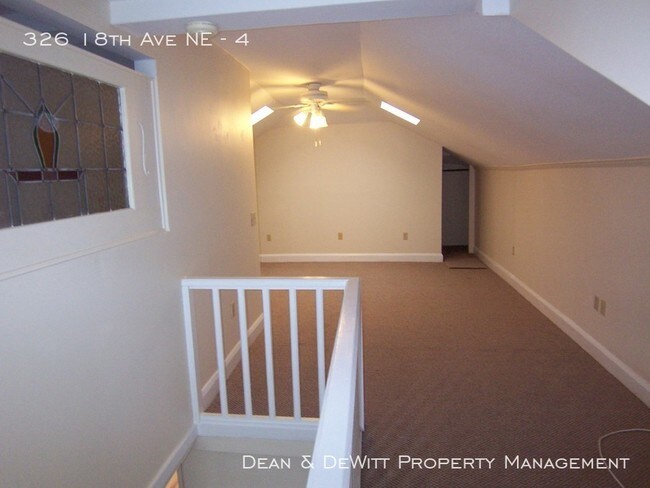 Foto del edificio - 326 18th Ave NE