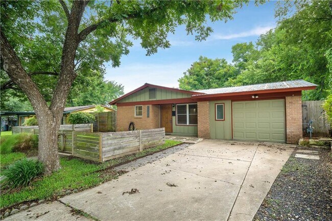 Foto del edificio - 5205 Brookdale Ln