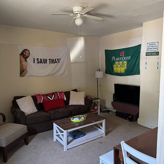 Building Photo - 319 N Elm St