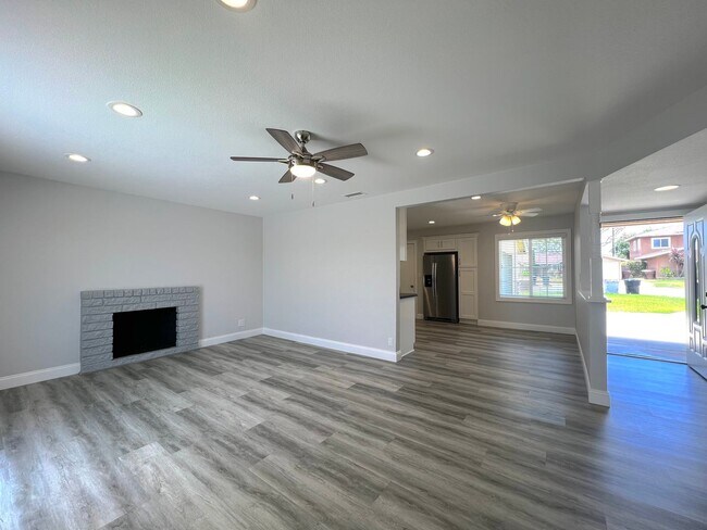 Foto del edificio - Beautiful West Garden Grove 3 bedroom home...