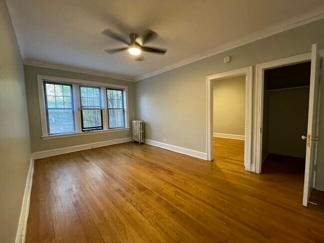 Foto del edificio - 2344 W Addison St
