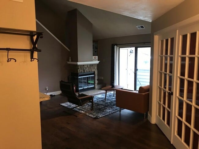 Foto del edificio - Spacious 3BR Condo in Denver