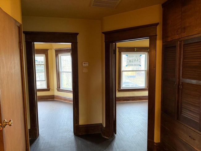 Building Photo - 107 N Oakland Ave