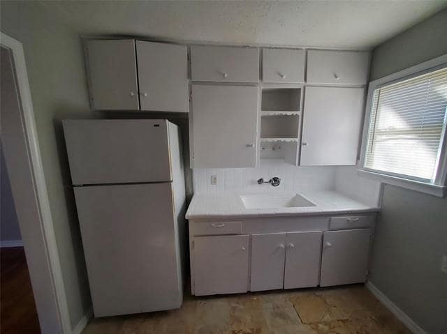 Building Photo - 8706 Cardella Ave