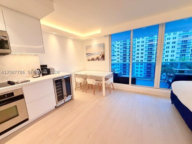 Building Photo - 2301 Collins Ave