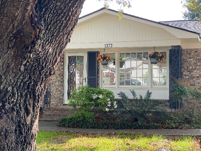 Photo - 1172 Landsdowne Dr House