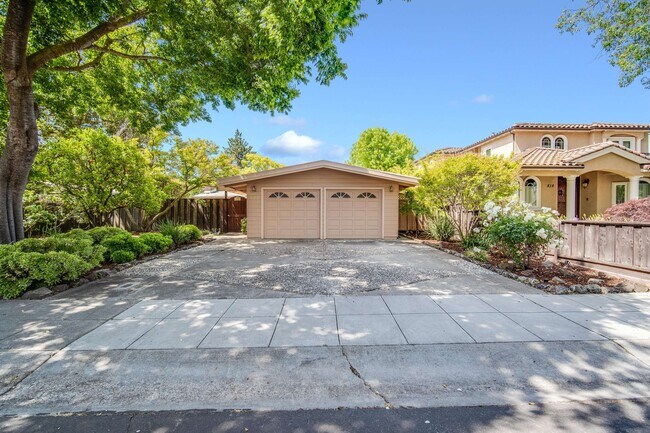 Building Photo - 822 Rorke Way