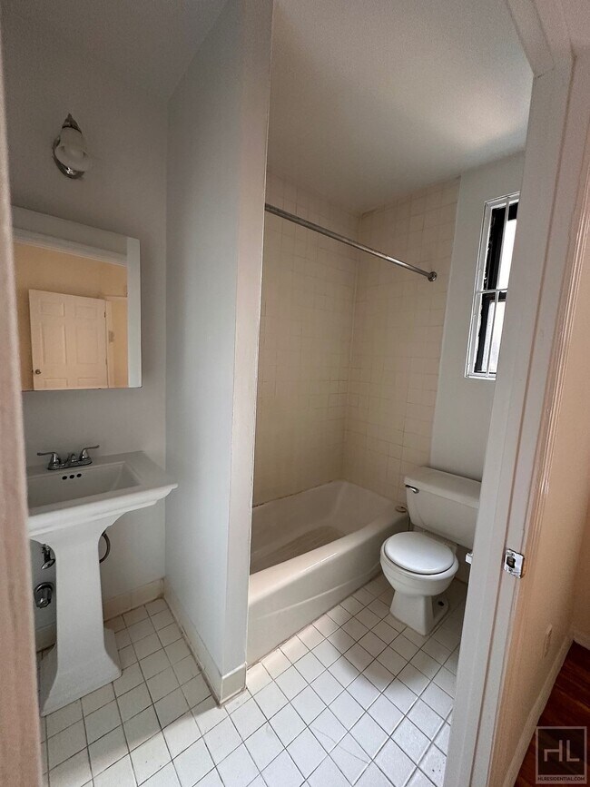 Foto del edificio - PERFECT West Village 1 Bedroom - WON'T LAS...