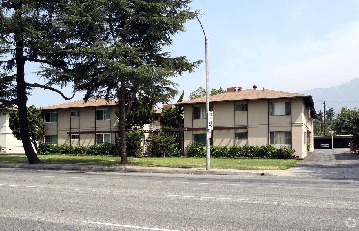 Arcadian Apartaments - 921 W Huntington Dr