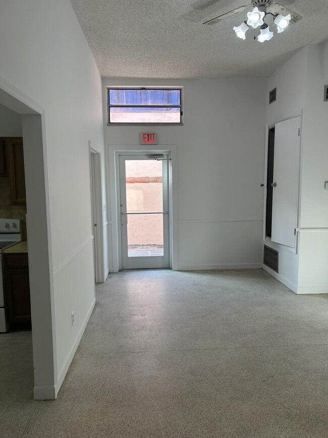Building Photo - 710 Orange Ave