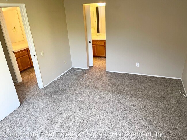 Building Photo - 3670 Avocado Village Ct