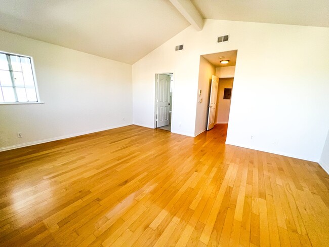 Building Photo - Beautiful 3 Bedroom Home in Redondo Beach