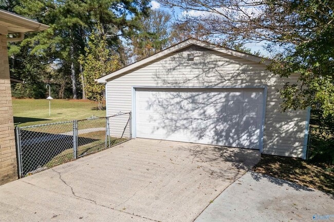 Building Photo - 1007 Heard Ct SE