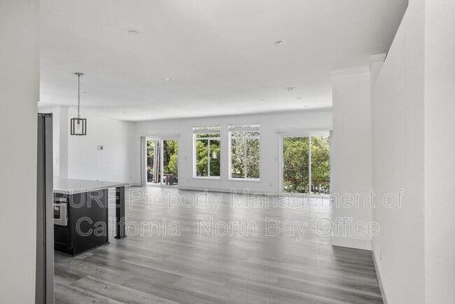 Building Photo - 16798 Meadow Oaks Dr