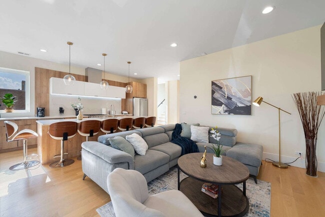 Building Photo - 2110 W Washington Blvd