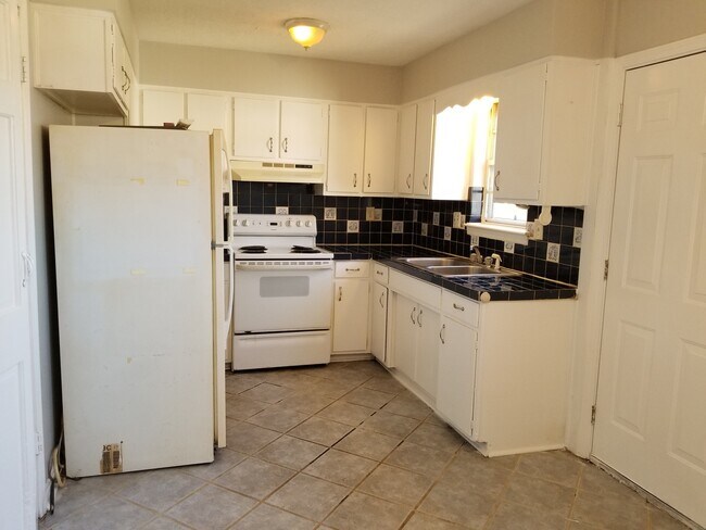 Foto del edificio - 2 bedroom, 1 bathroom town house located in the heart of Fern Creek